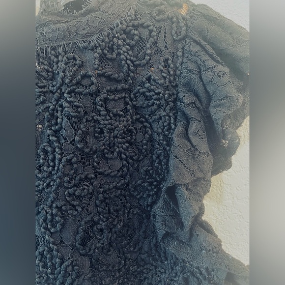Zara All Over Black Stretch Lace Flutter Sleeve Blouse Size Medium - Picture 3 of 3